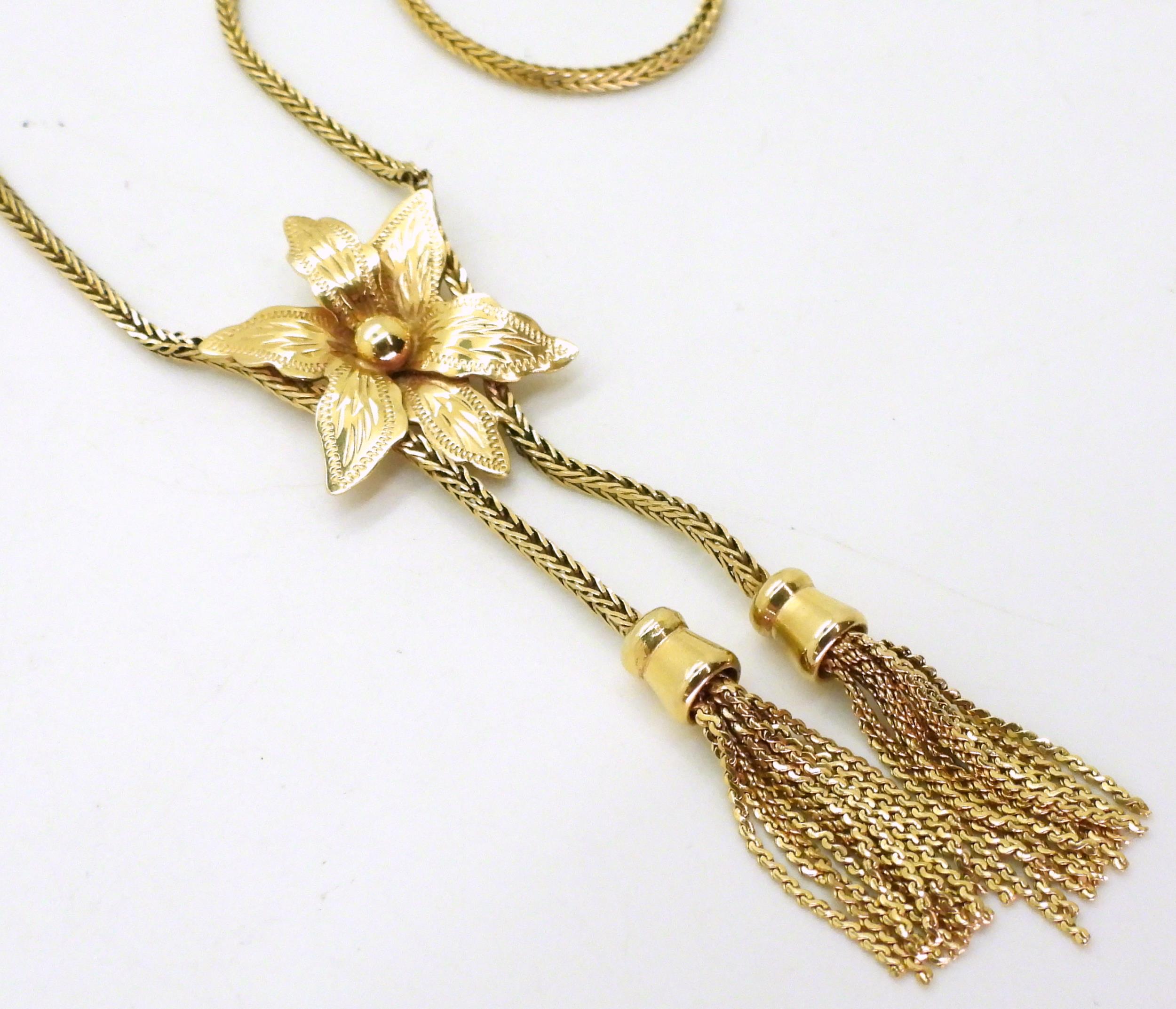 A 9ct gold herringbone chain and flower necklace, length 43.5cm, weight 12gms Condition Report: - Image 4 of 5