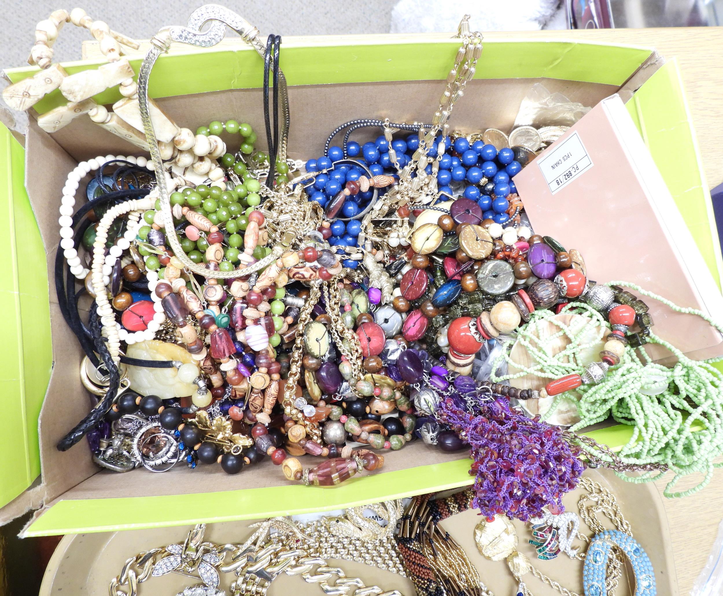 A large collection of vintage costume jewellery, to include palm frond , dress clips, statement - Image 2 of 4