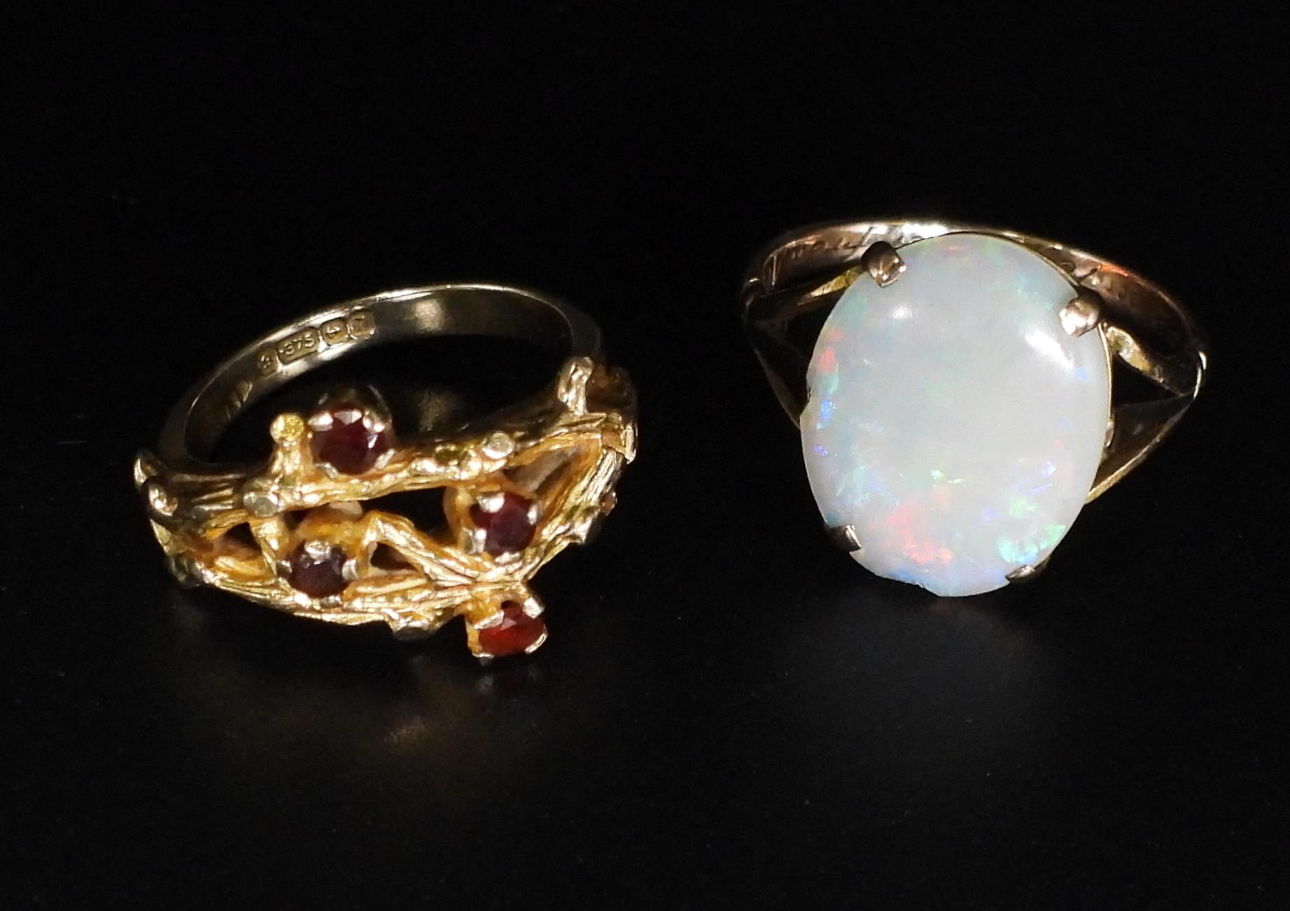 A 9ct gold ring, set with garnets in the shape of a branch, size K, together with a 9ct gold (af) - Image 2 of 4