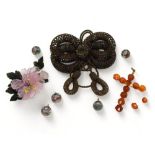 A plaited hair mourning brooch, five Murano glass buttons, an amber cross (af) and a rose quartz and