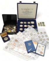 A mixed lot featuring a Japanese One Yen coin, various tokens, gaming tokens, counters, G.B. coinage