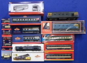 Bachmann Branch-Line 00-gauge model railway, comprising 32-729 Class 66 Diesel 66405 Blue Malcolm