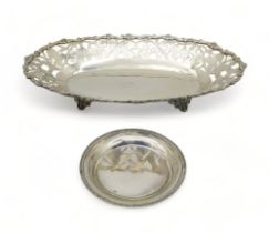A stamped 900 white metal fruit bowl, with an openwork border, 25cm diameter, and a stamped 800