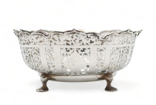 AN EDWARDIAN SILVER FRUIT BASKET London 1905, maker's mark FCW?, of circular form, with scrolling