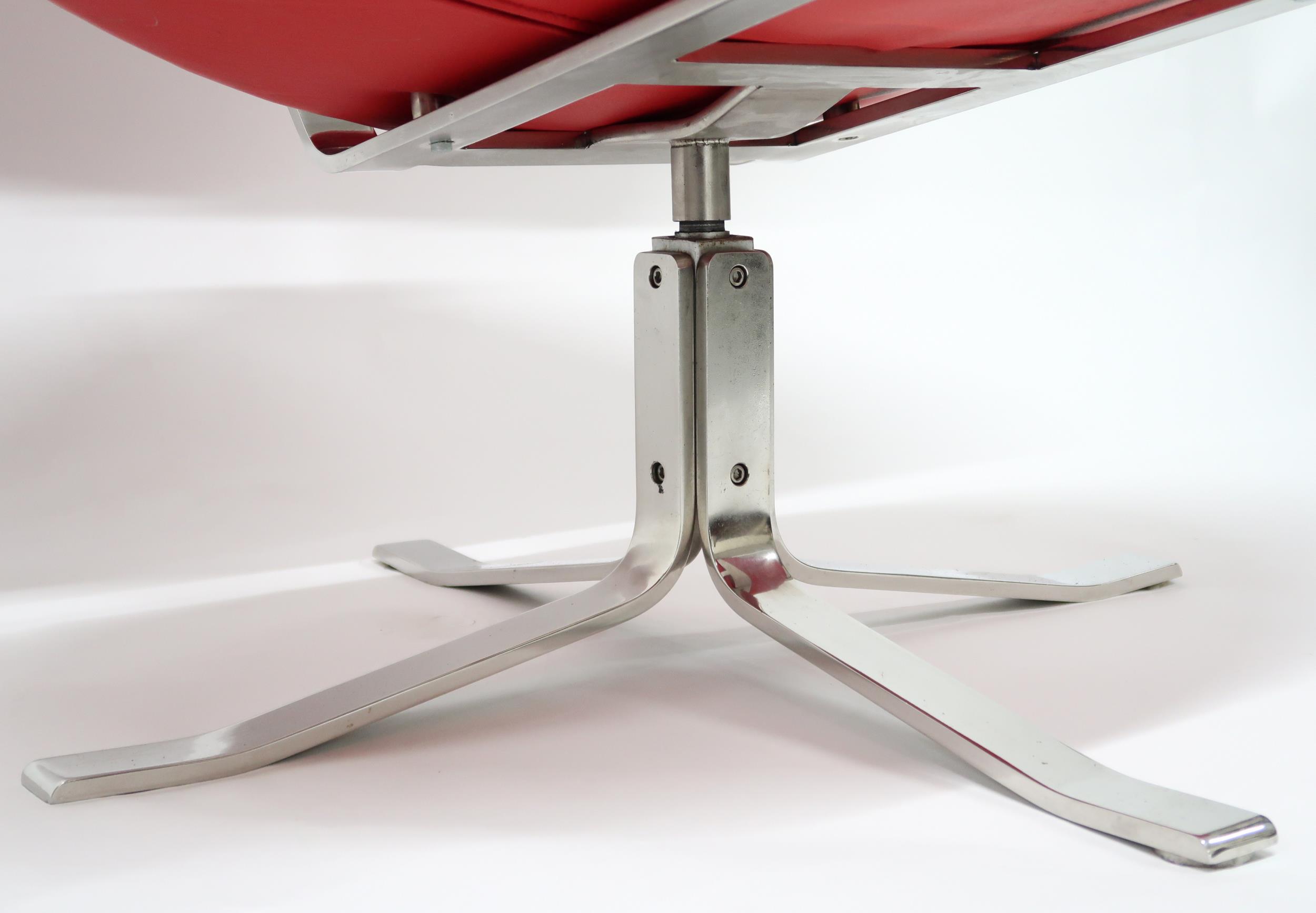 A CONTEMPORARY AFTER POUL VOLTHER "EJ5 CORONA" LOUNGE CHAIR AND STOOL  chair with graduating oval - Image 4 of 14