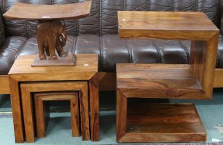 A mixed lot comprising contemporary mangowood S shaped occasional table, 69cm high x 53cm wide x