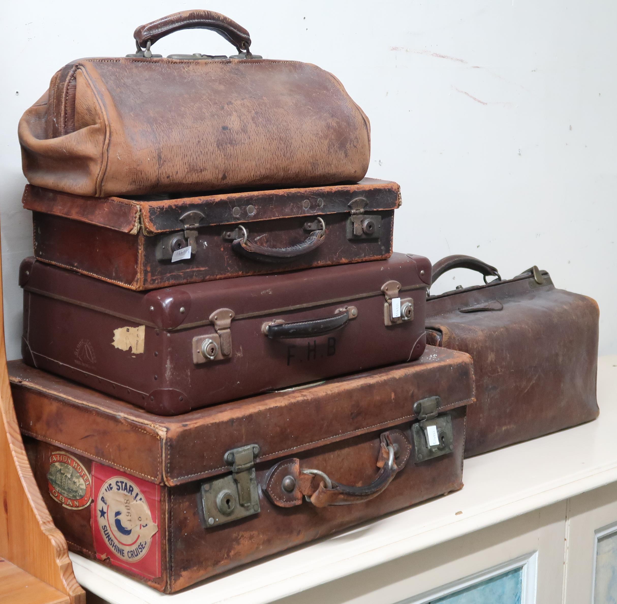 A mixed lot comprising three leather suitcases and two assorted Gladstone style bags (5) Condition - Image 2 of 2