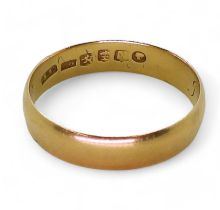 A Victorian Glasgow hallmarked wedding ring date 1884, size T1/2, weight 3.2gms Condition Report: