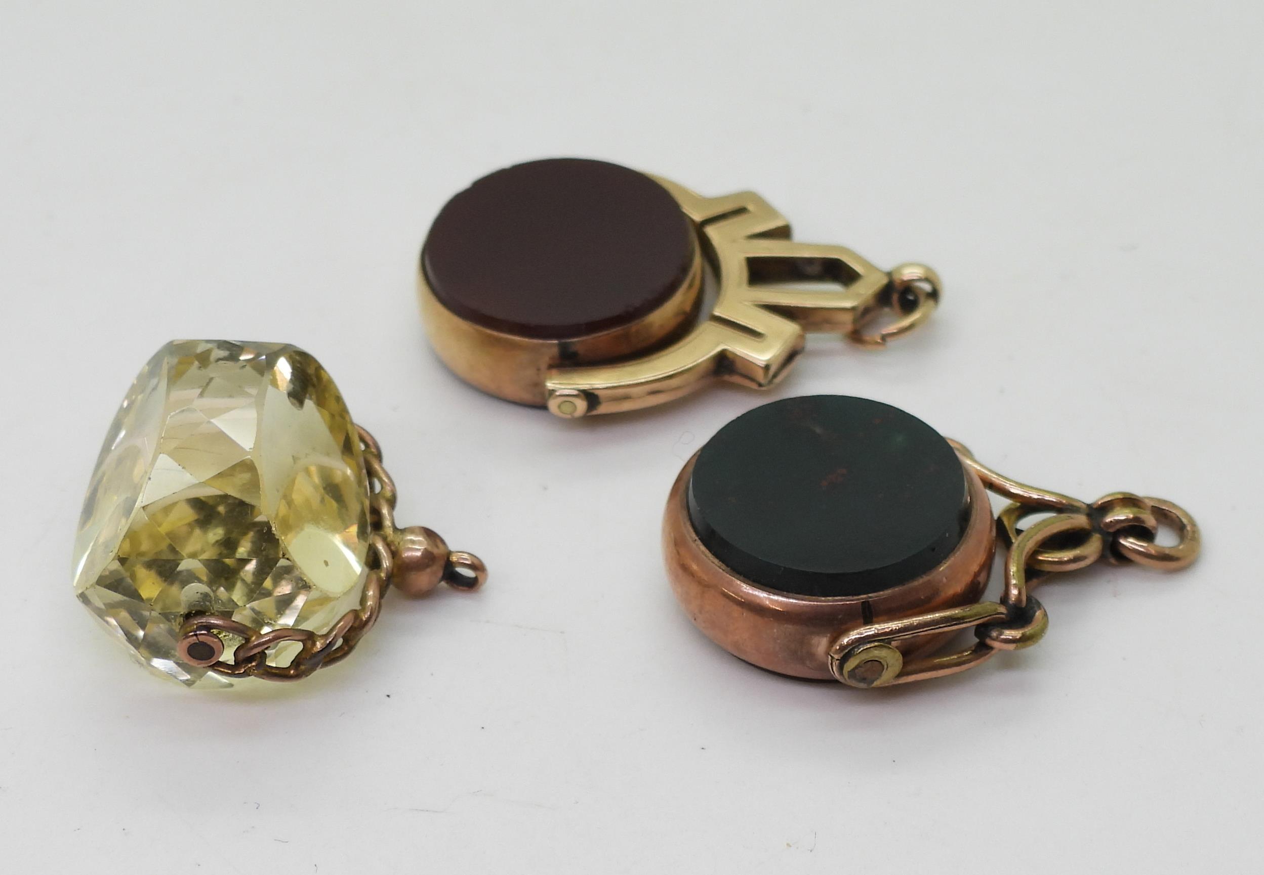 Three 9ct gold mounted fob seals, two set with bloodstone and carnelian and another in citrine, - Image 2 of 2