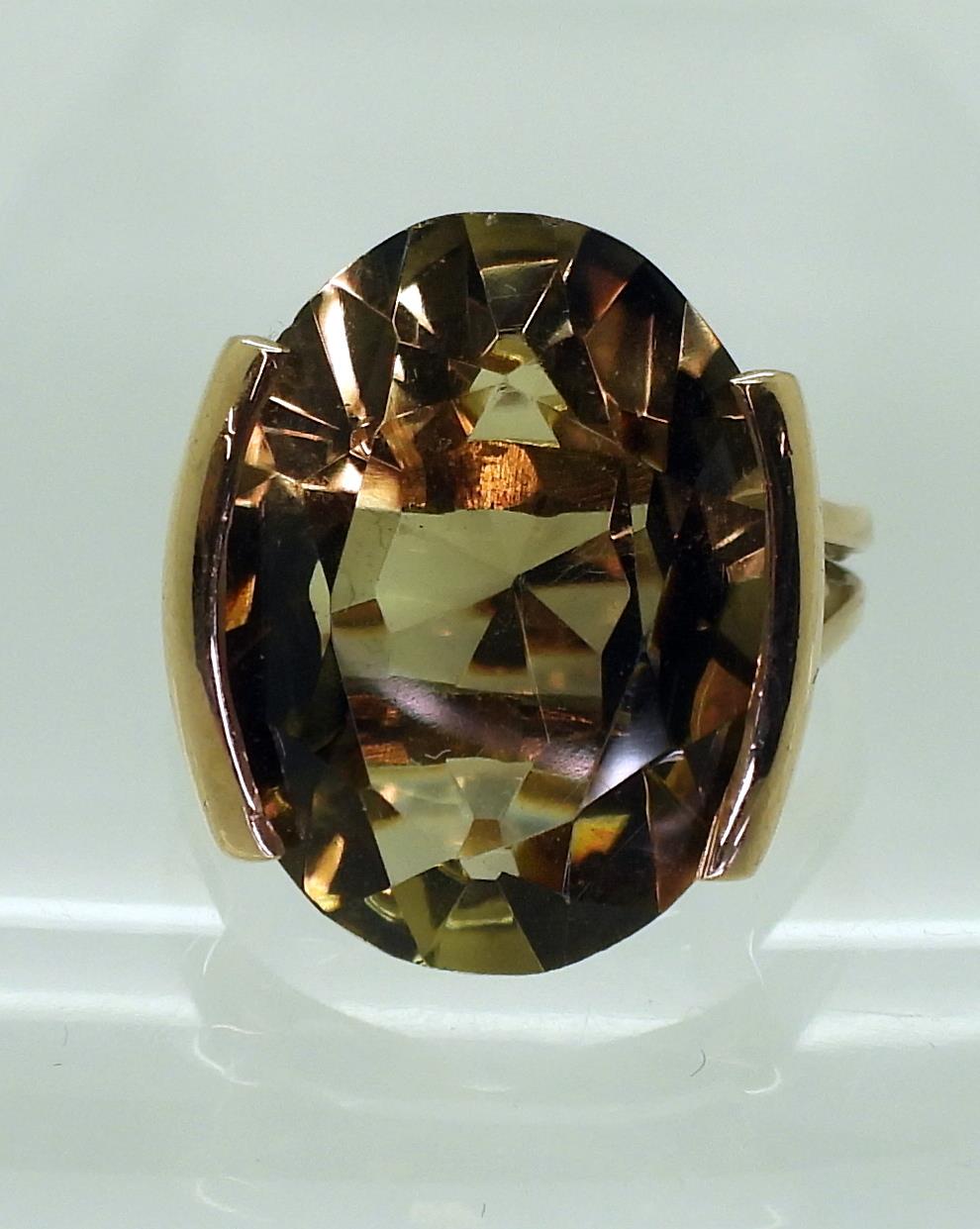 A 9ct gold smoky quartz retro ring, Edinburgh hallmarks for 1978, finger size O1/2, weight 6.6gms - Image 2 of 5