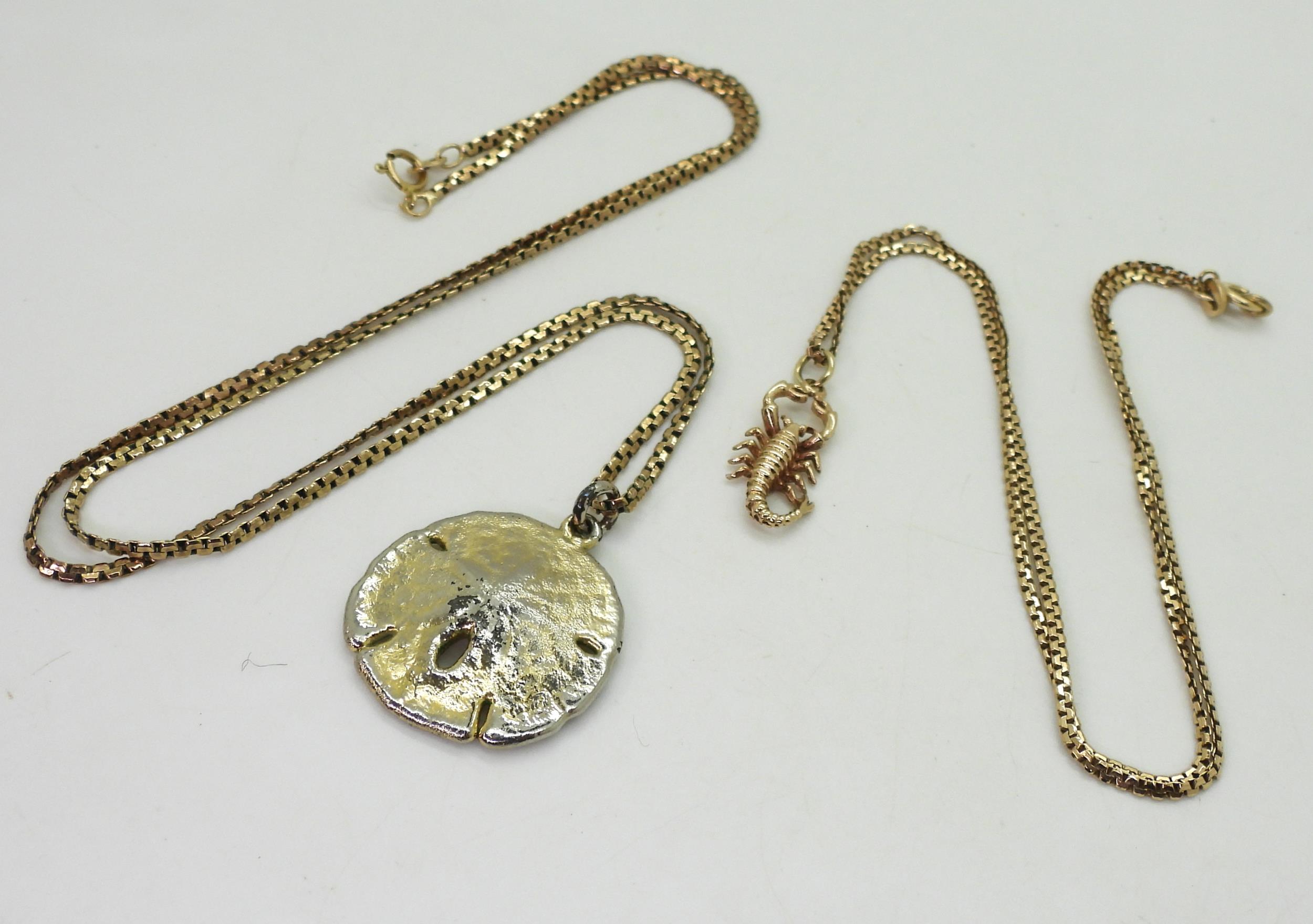 A 9ct gold Scorpio pendant, with a 41cm 9ct zigzag chain, a further zigzag chain, weight together - Image 3 of 3