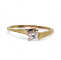 A 9ct gold diamond solitaire of estimated approx 0.15cts, size N, weight 1.5gms Condition Report: