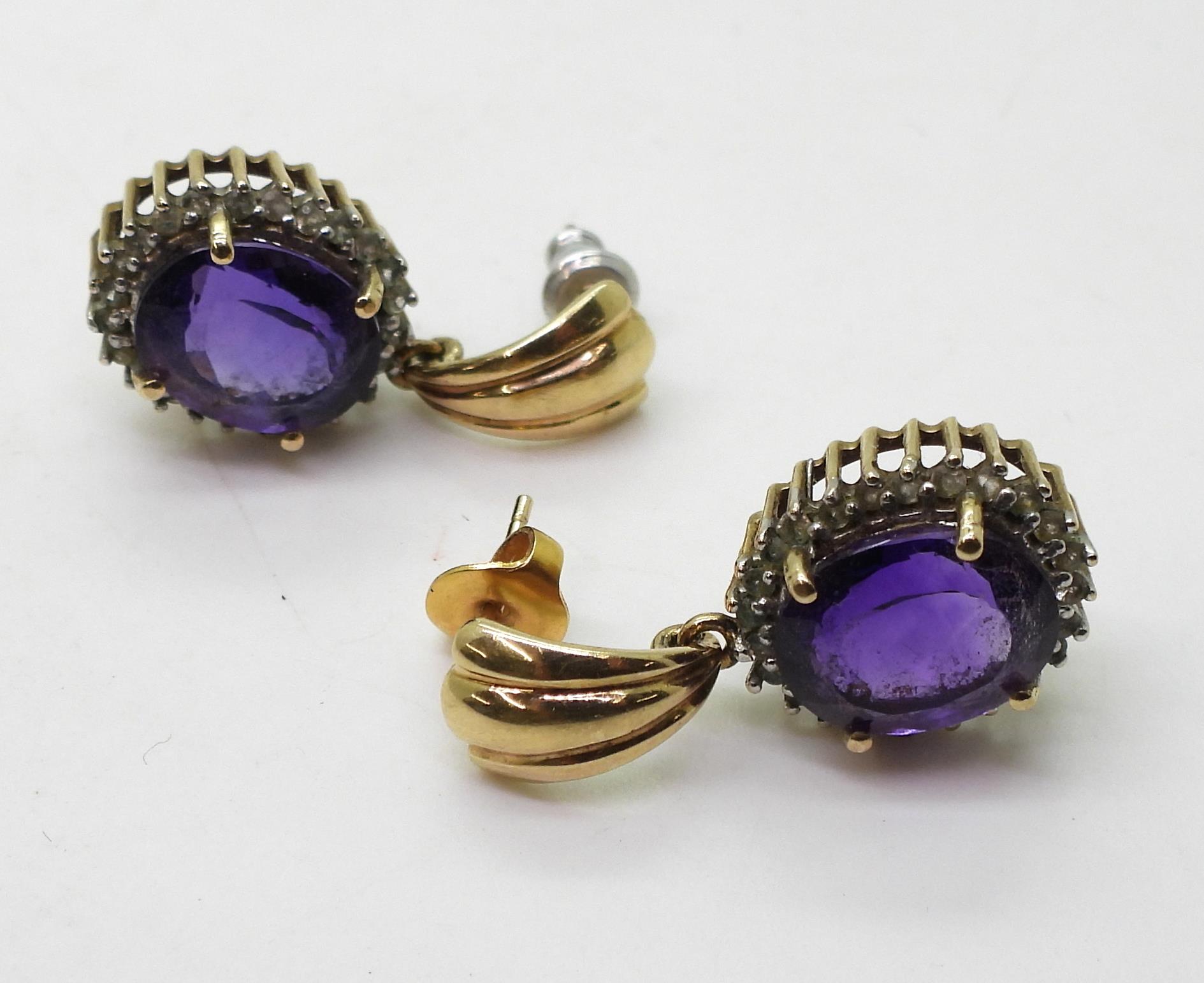 A pair of 9ct gold amethyst and clear gem set earrings, weight 6.1gms Condition Report:Available - Bild 3 aus 4