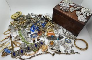 A collection of vintage costume jewellery to include good diamante brooches and dress clips, gold