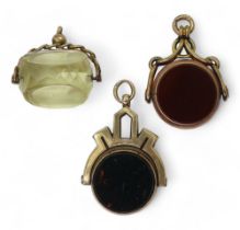Three 9ct gold mounted fob seals, two set with bloodstone and carnelian and another in citrine,