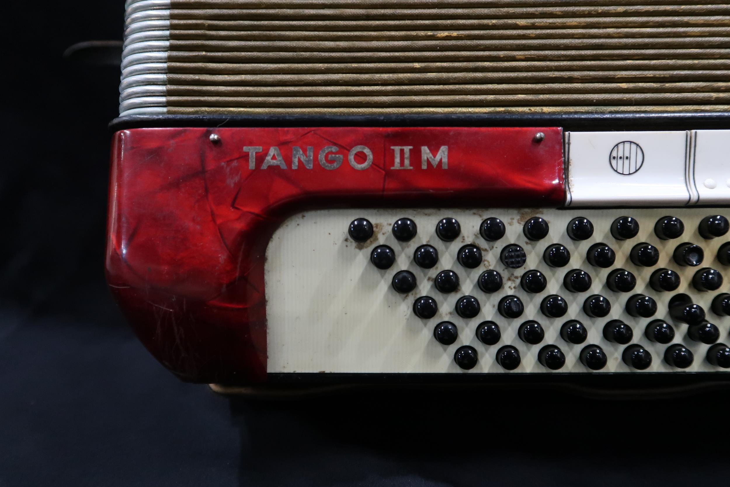 A HOHNER TANGO II M 96 bass  37 key piano accordion in red with case Condition Report:Available upon - Image 4 of 11