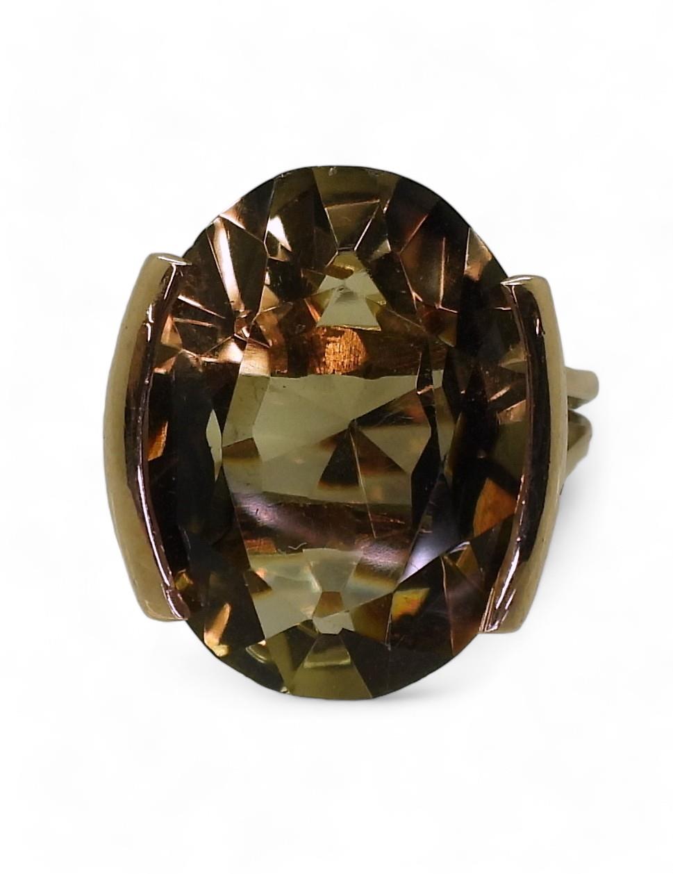 A 9ct gold smoky quartz retro ring, Edinburgh hallmarks for 1978, finger size O1/2, weight 6.6gms