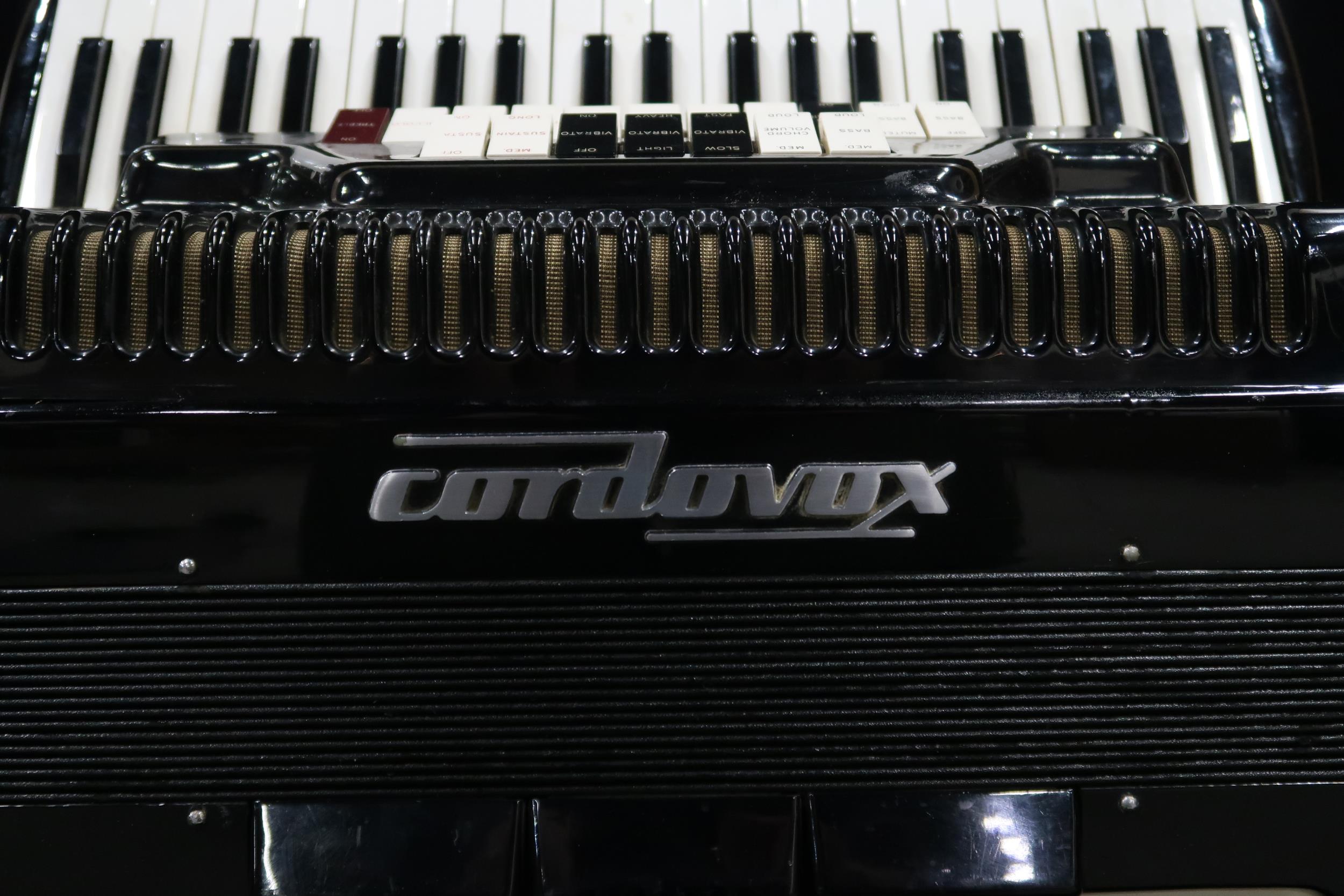 CORDOVOX a Cordovox 120 bass 41 key piano accordion with case  In 1962, a Farfisa technical team led - Image 4 of 9