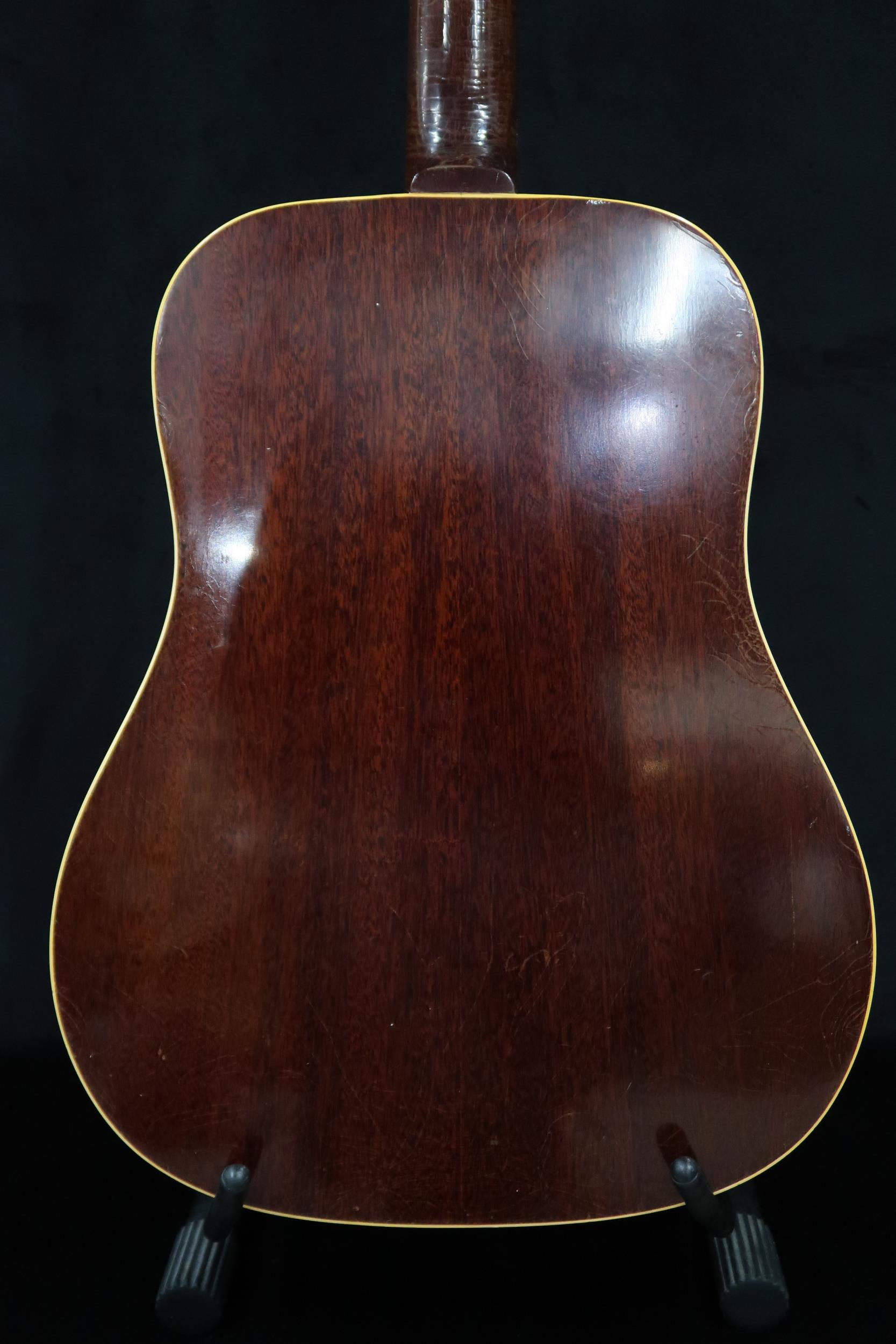 GIBSON A vintage 1960's Gibson B-45 12 string acoustic guitar with natural finish and  tortoise - Image 14 of 20