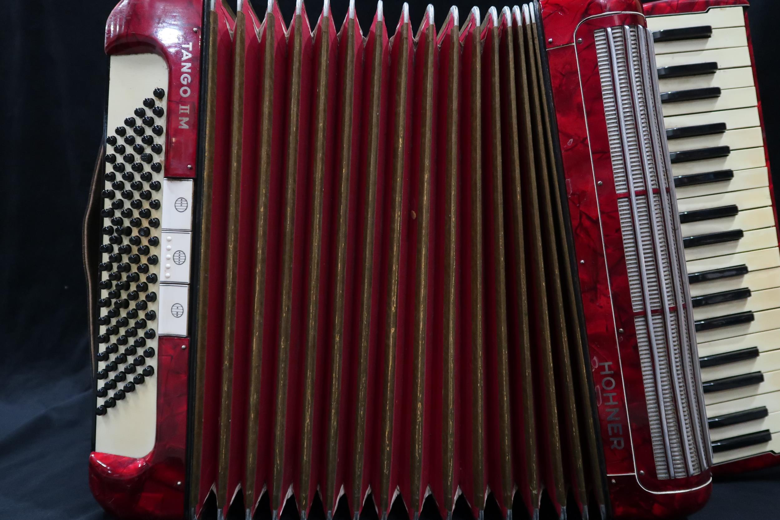 A HOHNER TANGO II M 96 bass  37 key piano accordion in red with case Condition Report:Available upon - Image 8 of 11