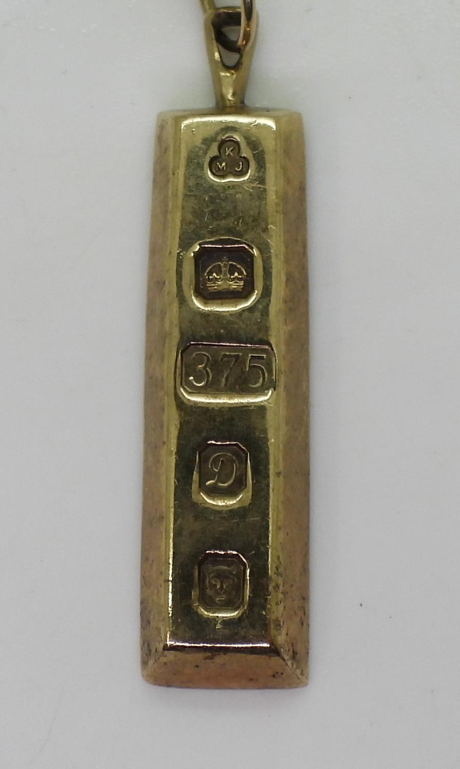 A 9ct gold ingot pendant and 52cm 9ct chain, weight together 22.8gms Condition Report:Available upon - Image 4 of 4