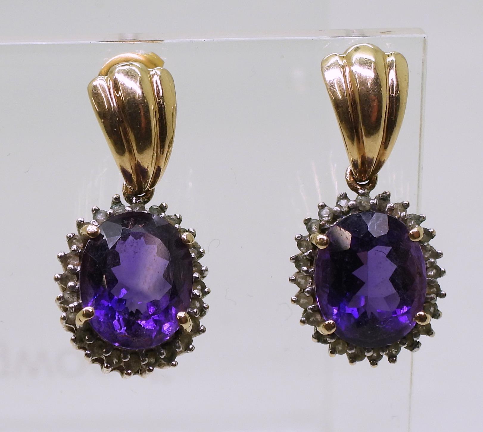 A pair of 9ct gold amethyst and clear gem set earrings, weight 6.1gms Condition Report:Available - Bild 2 aus 4