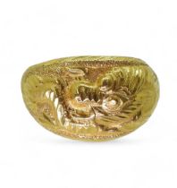 A Chinese dragon ring, stamped 96.5%? further stamped with Chinese characters, size Y1/2, weight 7.