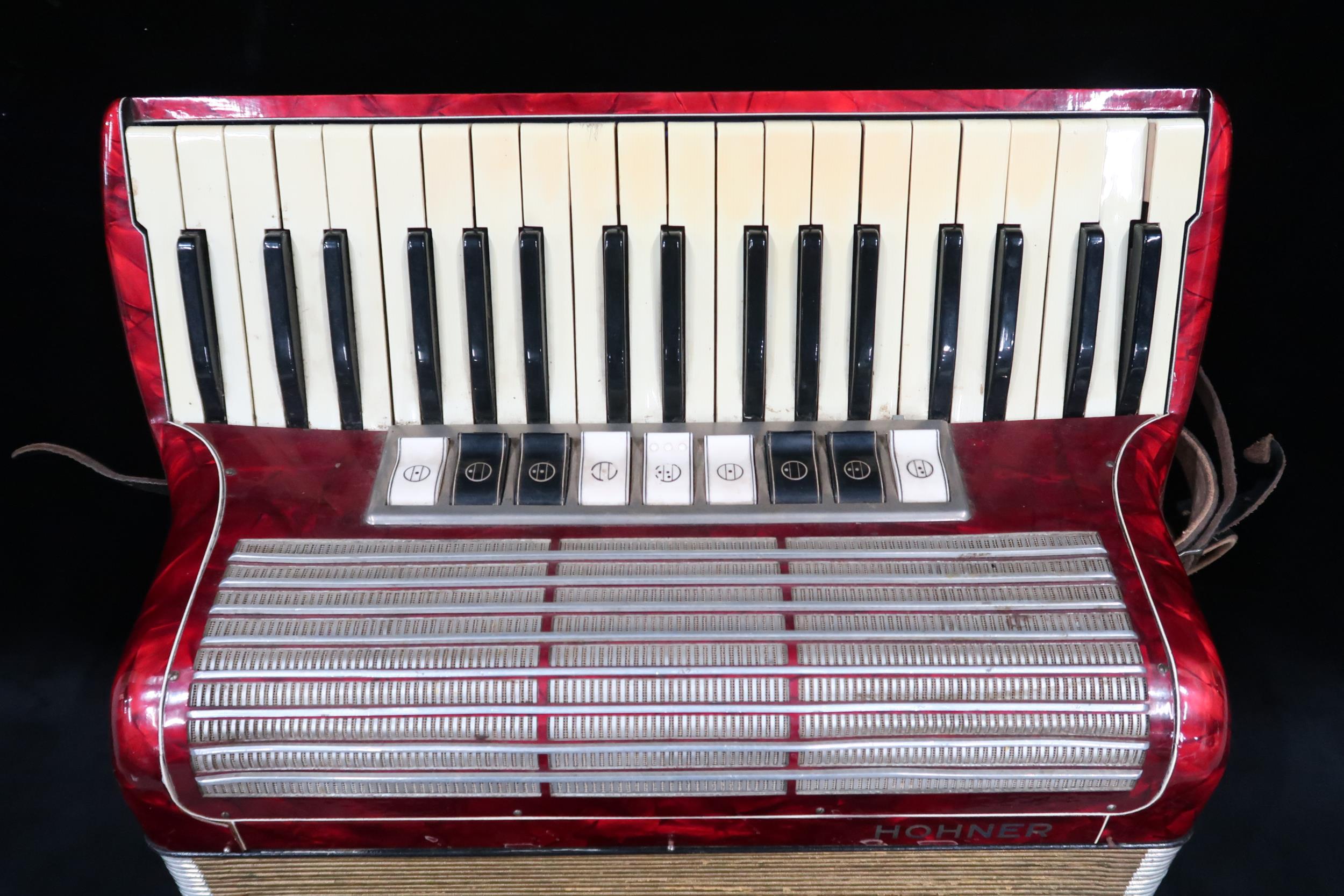 A HOHNER TANGO II M 96 bass  37 key piano accordion in red with case Condition Report:Available upon - Image 2 of 11