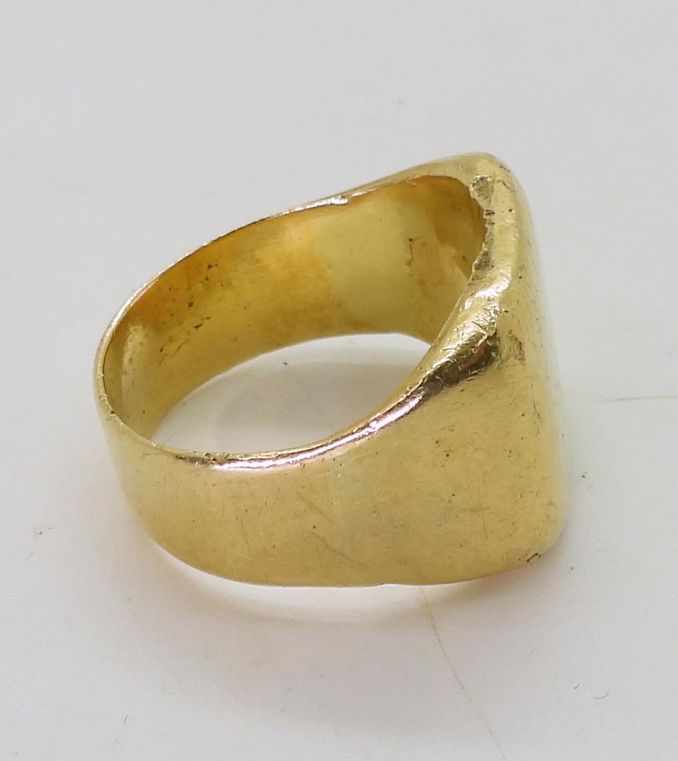 A bright yellow metal signet ring, size R, weight 16.6gms Condition Report:Available upon request - Image 4 of 5