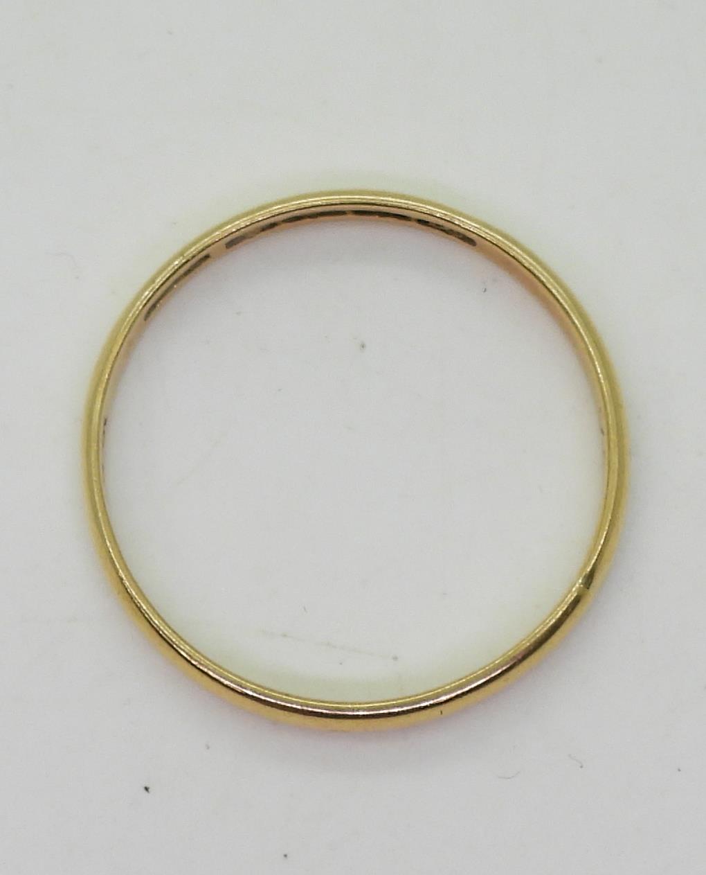 An 18ct gold Glasgow 1920 wedding ring, size Y, weight 3gms Condition Report:Available upon request - Image 4 of 4