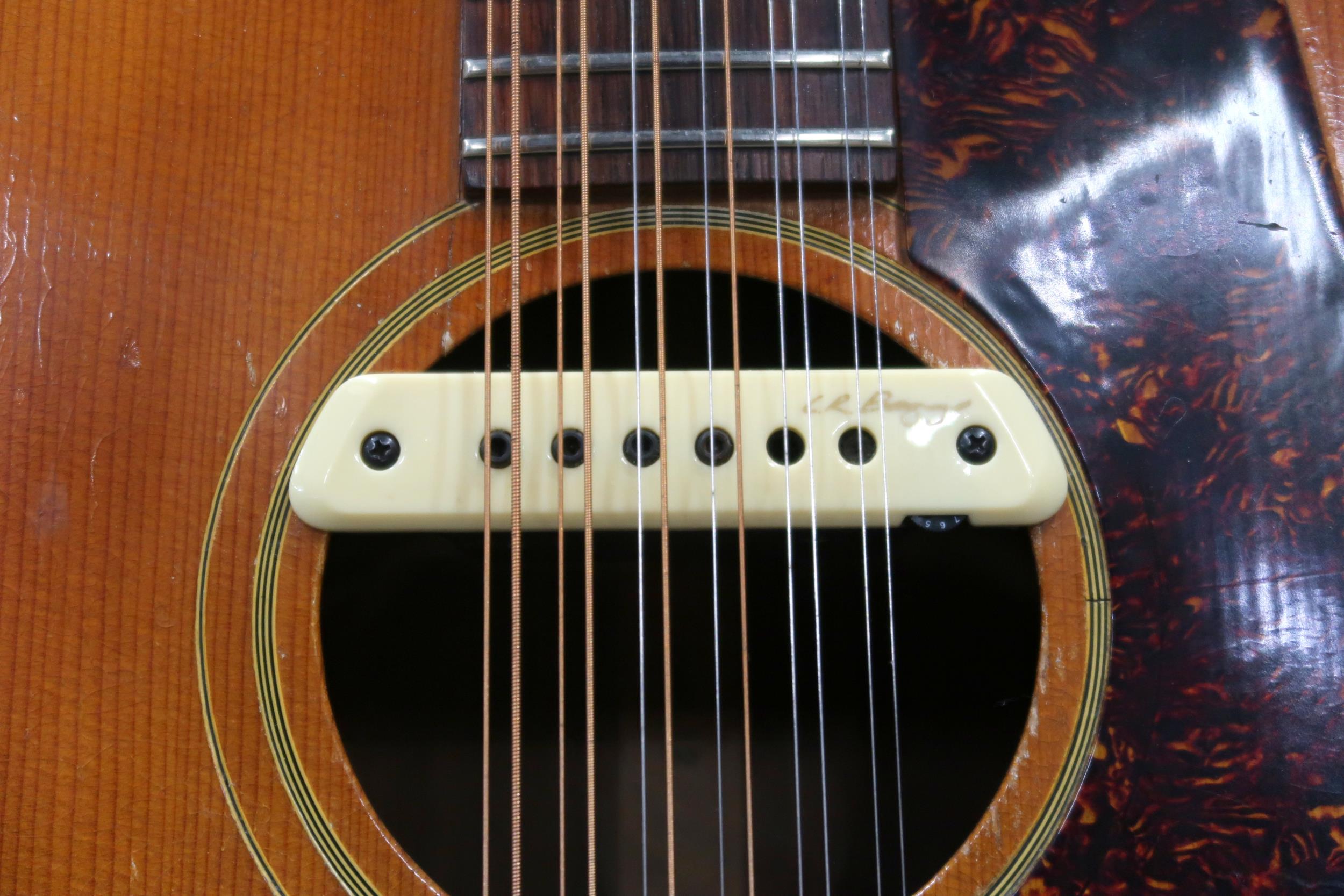 GIBSON A vintage 1960's Gibson B-45 12 string acoustic guitar with natural finish and  tortoise - Image 3 of 20