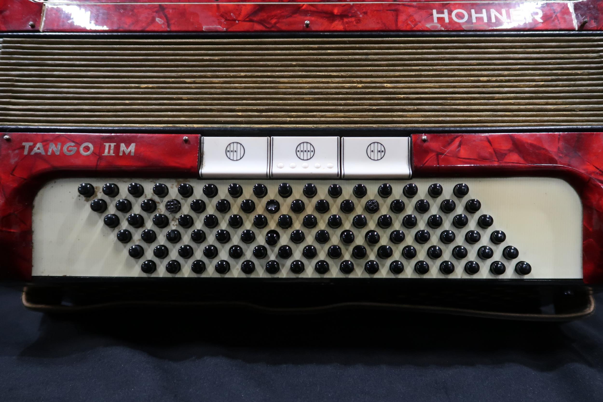 A HOHNER TANGO II M 96 bass  37 key piano accordion in red with case Condition Report:Available upon - Image 5 of 11