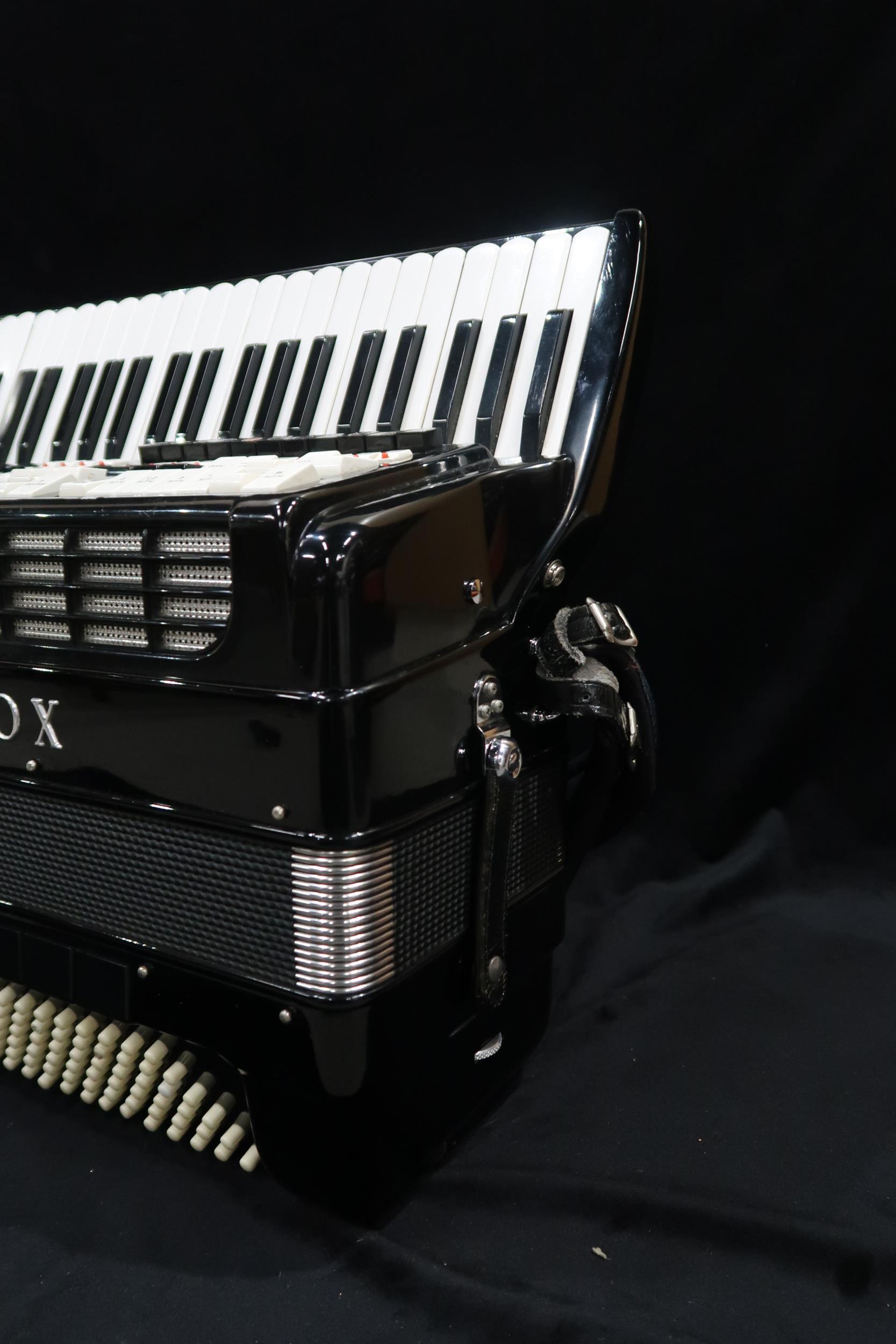 An Elkavox 83 120 bass 41 key piano accordion with case  Condition Report:Available upon request - Image 7 of 8
