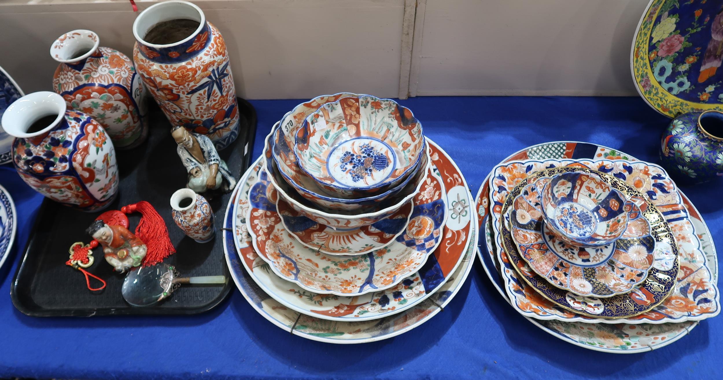 A large collection of Imari vases, plates and chargers, figures, a magnifying glass etc Condition - Image 3 of 4