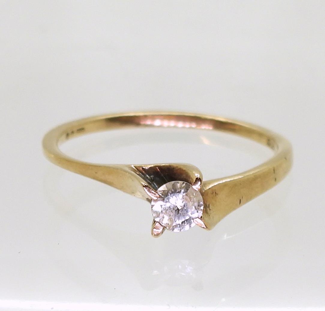 A 9ct gold diamond solitaire of estimated approx 0.15cts, size N, weight 1.5gms Condition Report: - Image 2 of 5
