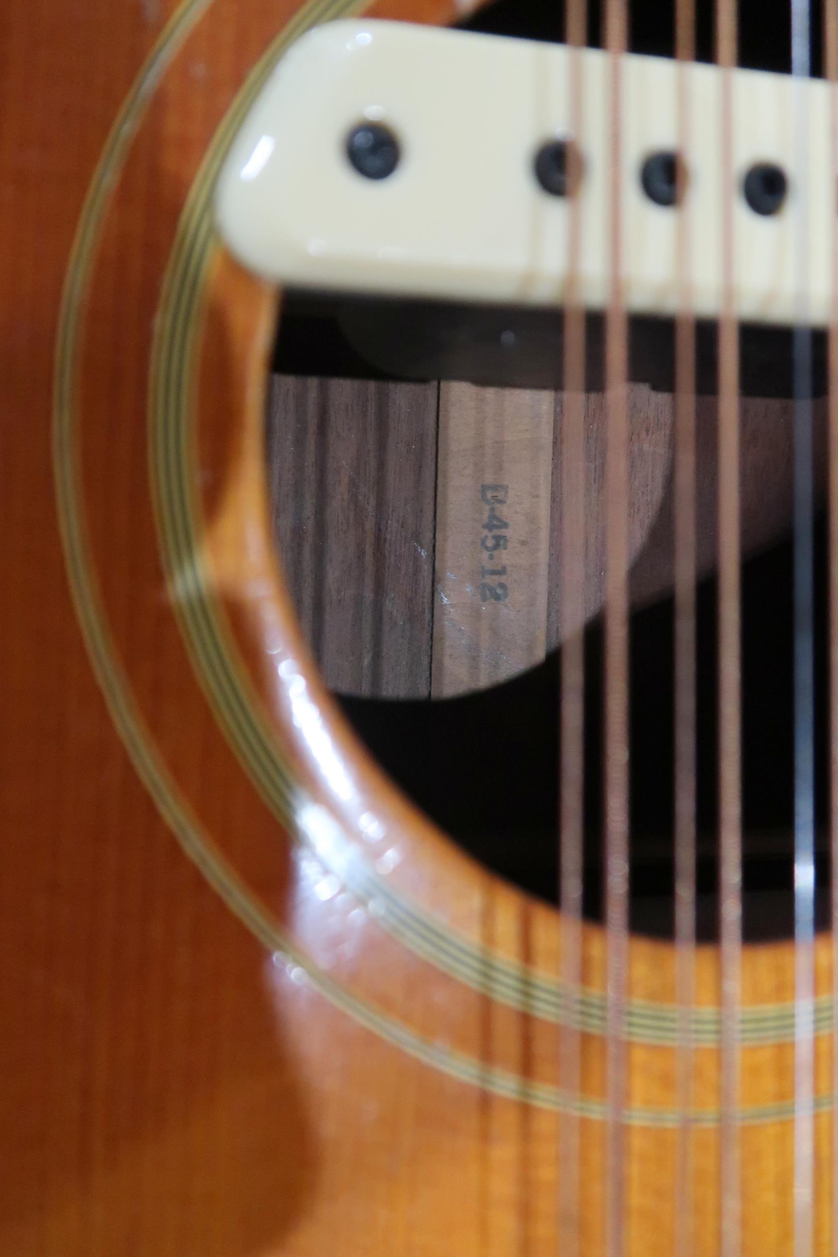 GIBSON A vintage 1960's Gibson B-45 12 string acoustic guitar with natural finish and  tortoise - Image 18 of 20