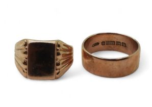A rose gold wedding ring, Birmingham 1919, size U1/2, together with a signet ring size W, weight 9.