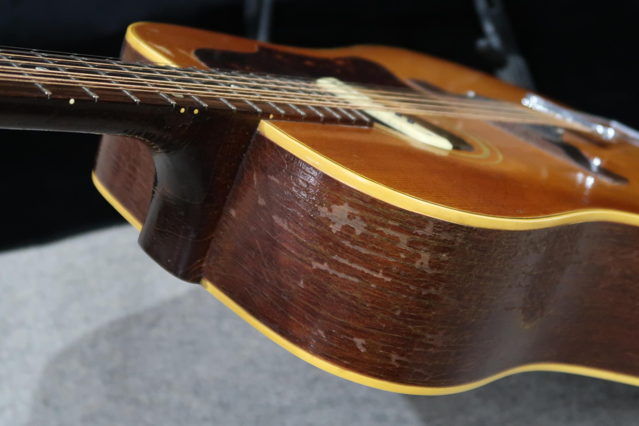 GIBSON A vintage 1960's Gibson B-45 12 string acoustic guitar with natural finish and  tortoise - Image 11 of 20