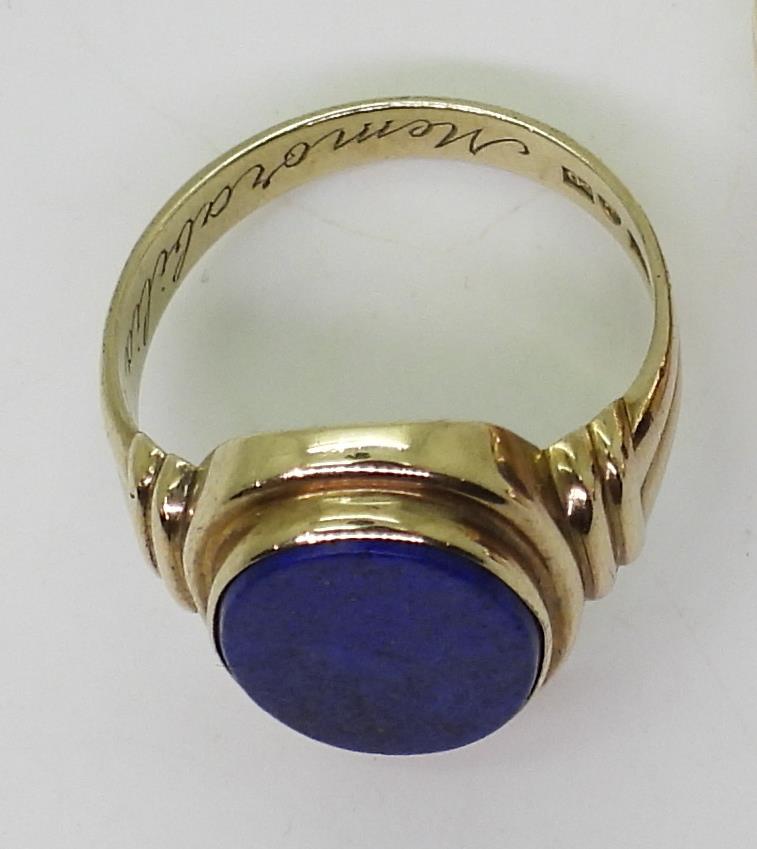 A German 8ct gold lapis lazuli signet ring, the inner shank engraved 'Memorabilia 1960' size T, - Image 2 of 2