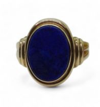 A German 8ct gold lapis lazuli signet ring, the inner shank engraved 'Memorabilia 1960' size T,