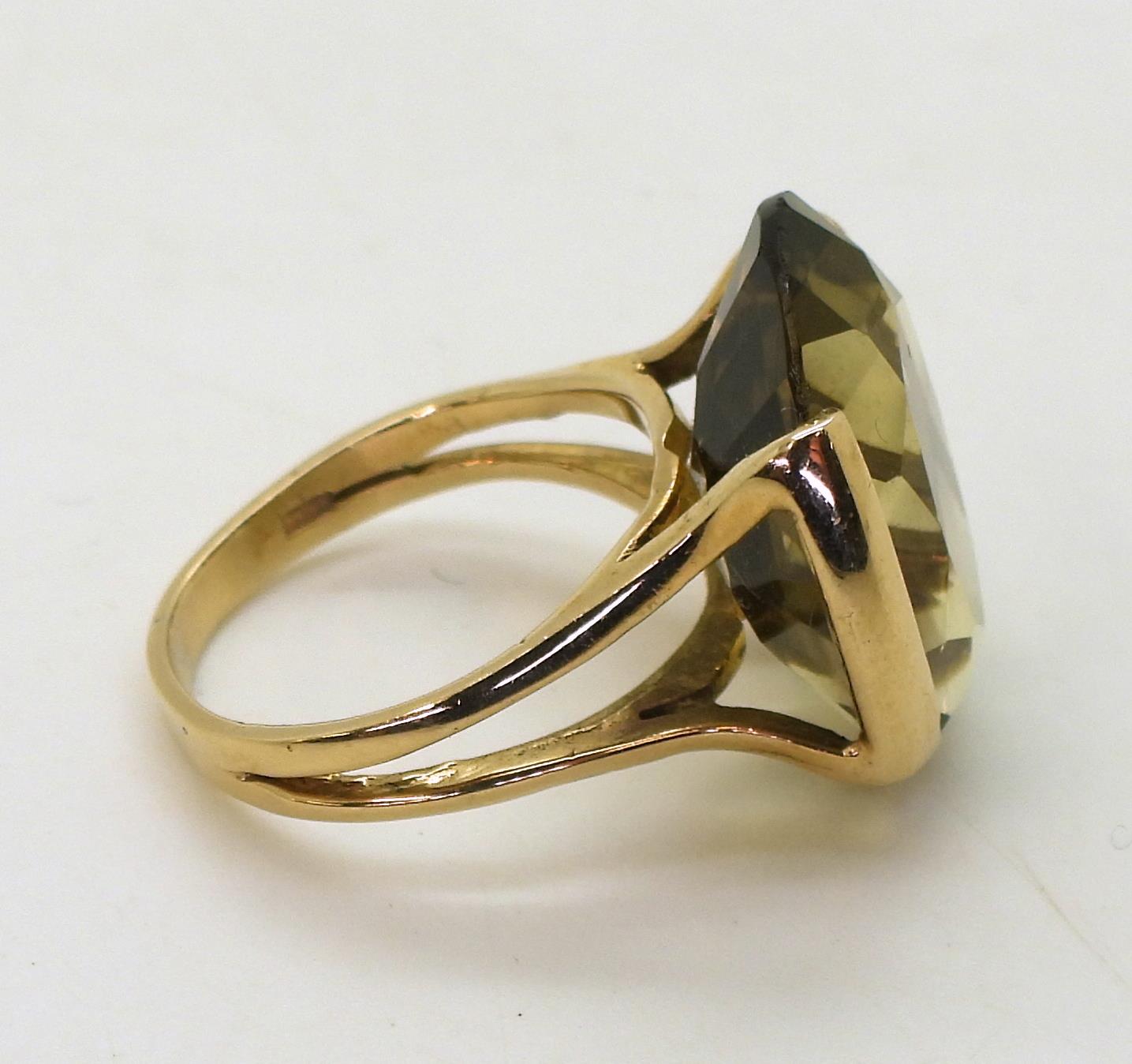 A 9ct gold smoky quartz retro ring, Edinburgh hallmarks for 1978, finger size O1/2, weight 6.6gms - Image 5 of 5