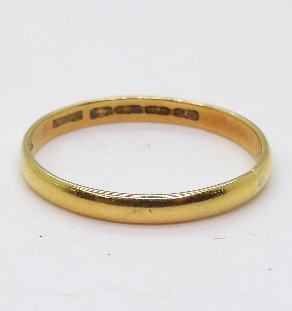 An 18ct gold Glasgow 1920 wedding ring, size Y, weight 3gms Condition Report:Available upon request - Image 2 of 4