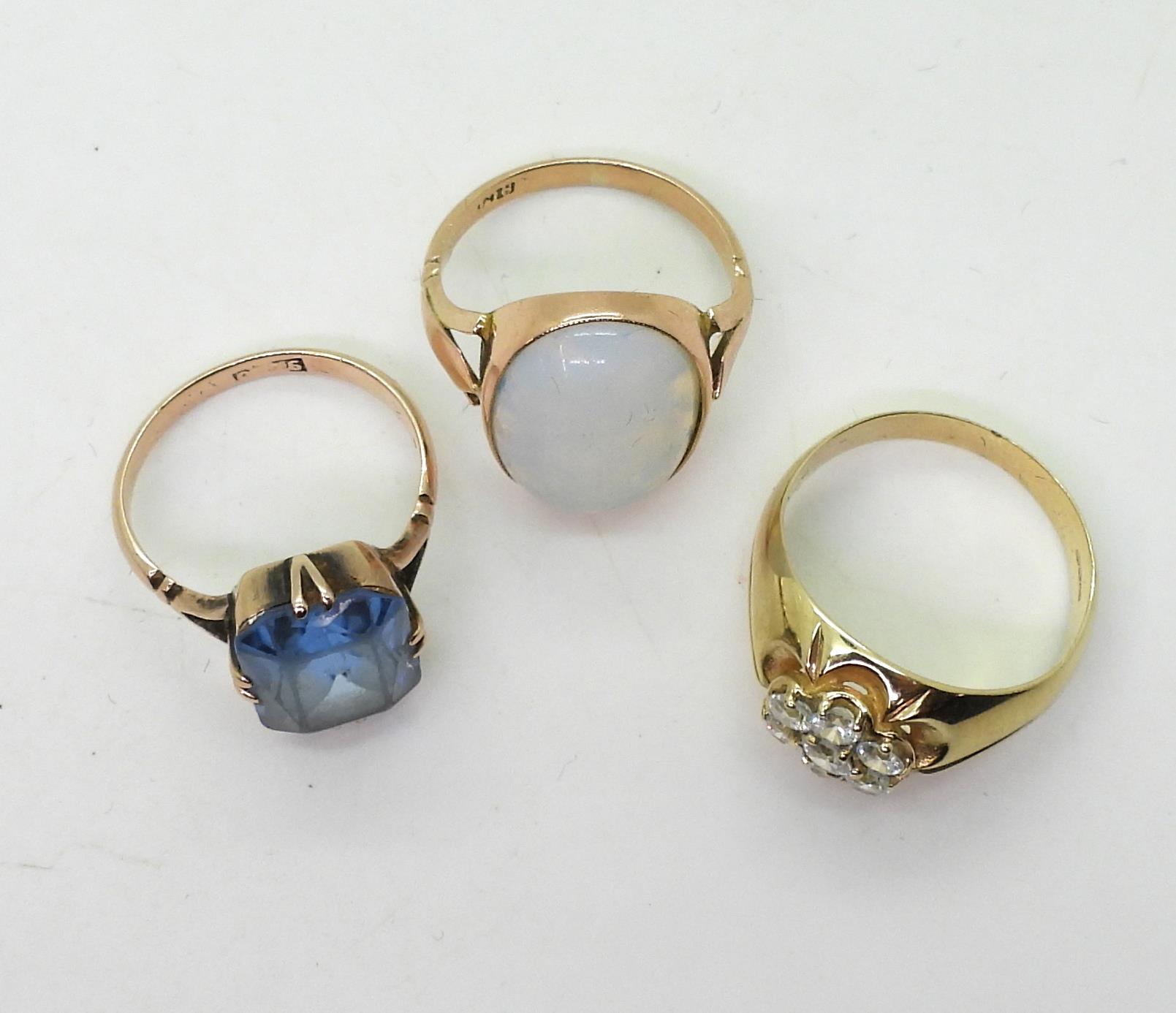 Three 9ct gold rings, cz flower ring size R1/2, opalite glass size P, blue glass size o, weight - Image 4 of 4