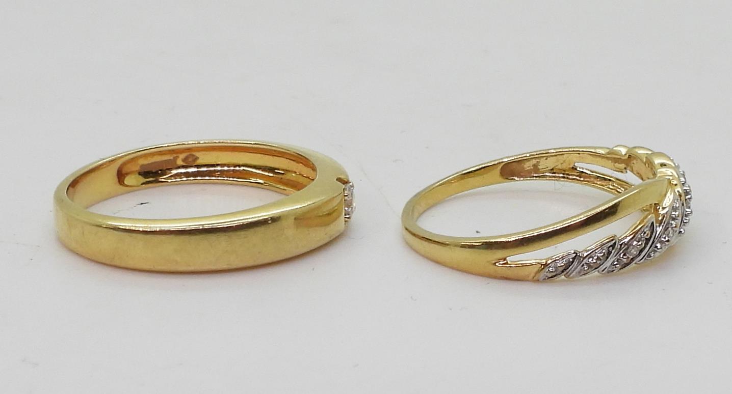 An 18ct gold diamond set band ring, set with a 0.08ct diamond, size O, and an 18ct gold leaf pattern - Image 6 of 6