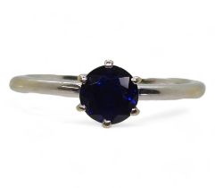 An 18ct white gold ring set with a blue sapphire topped doublet, finger size L, weight 2.3gms