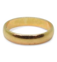 An 18ct gold wedding ring, size O, weight 3.5gms Condition Report:Available upon request