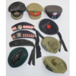 Assorted military headgear, to include Glengarry bonnets with Glasgow Highlanders (Highland Light