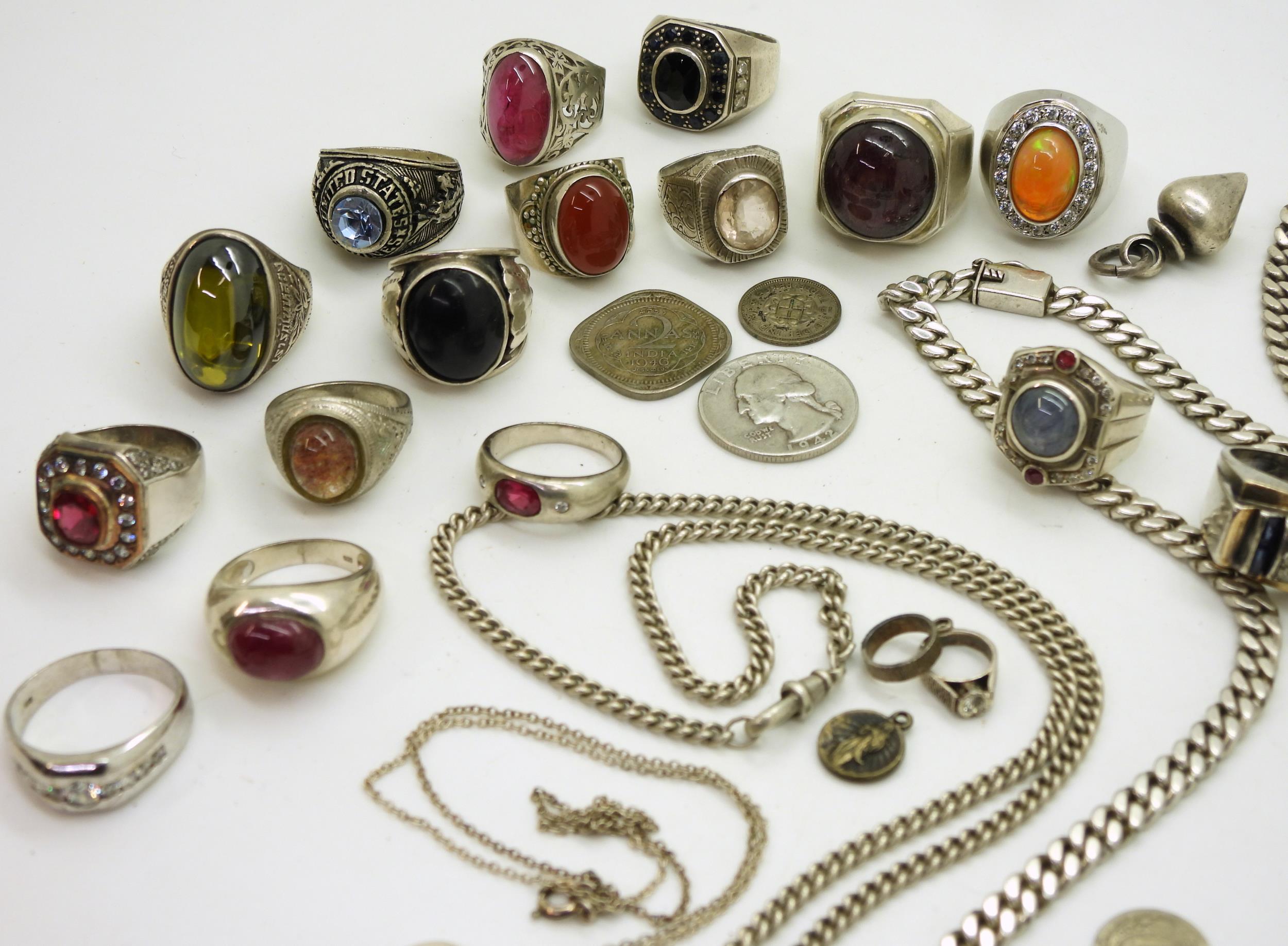 A collection of silver and white metal jewellery to include curb chain necklaces, an Italian - Image 5 of 5