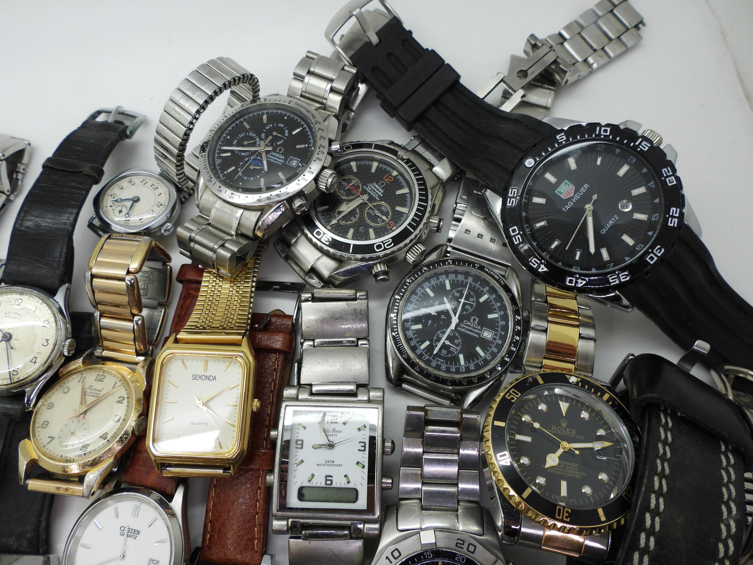 A collection of gents fashion watches to include Seiko, Roamer, Astral, Mido and replica watches. - Image 4 of 5