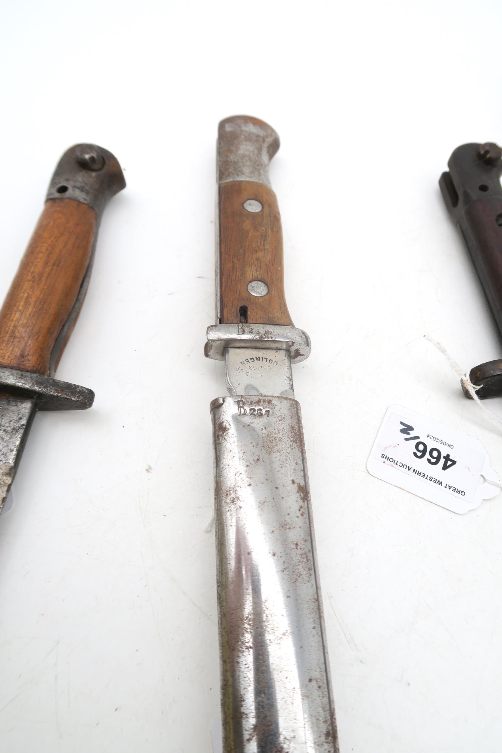 A WW1 British 1918-dated 1907 pattern bayonet by Sanderson, with scabbard; together with another, - Image 4 of 4